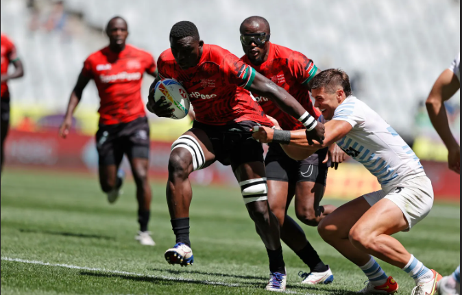 Kenya 7s Kevin Wekesa breaks through the Argentina defense on day three of the HSBC Cape Town Sevens at Cape Town Stadium on 11 December, 2022. Photo credit: Mike Lee - KLC fotos for World Rugby