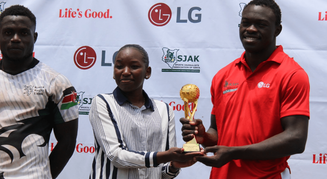 Kenya 7s Patrick Odongo receives award. Photo/SJAK