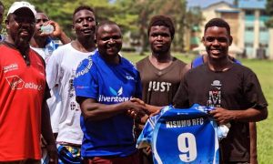 Warren Kamadi receiving Kisumu RFC kit. PHOTO/Kisumu RFC