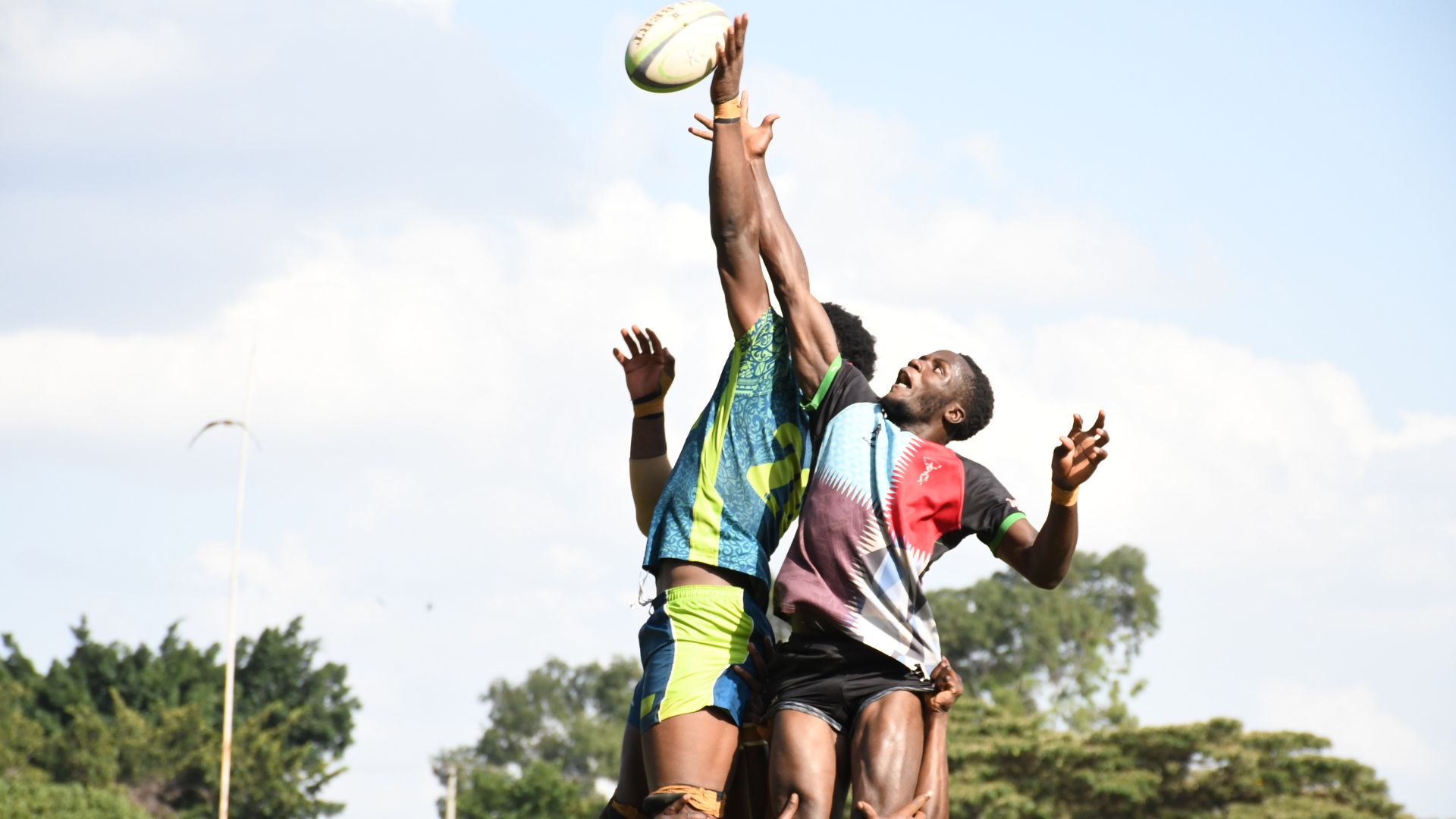 Line out contest between KCB Rugby and Kenya Harlequin. PHOTO/Tabby Nashipae