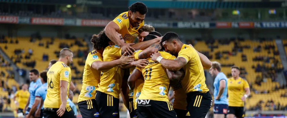 Hurricanes celebrate after a win over Waratahs. PHOTO/ Super Rugby