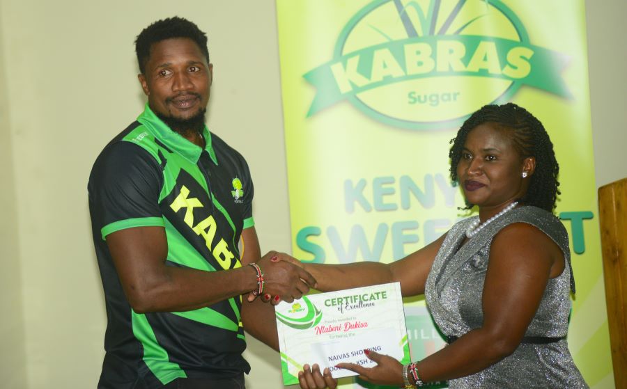Kabras RFC playmaker Ntabeni Dukisa receives his award as Player of the season. PHOTO/Scrummage Africa